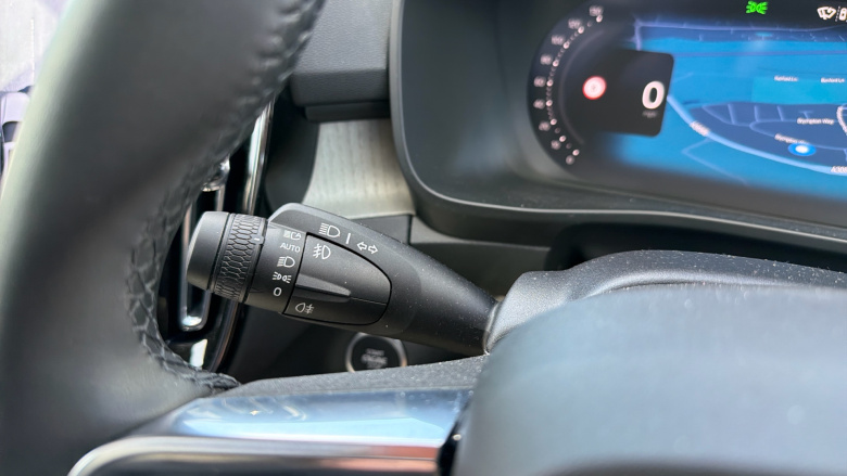 Volvo XC40 2.0 B4P Ultra Dark 5dr Auto Petrol Estate